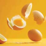 Œufs entiers et cassés illustrant les bienfaits de l'œuf pour la santé, la vitalité, l'immunité et l'alimentation équilibrée