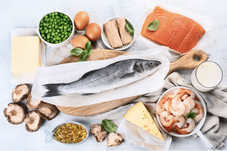 Aliments riches en vitamine D comme le saumon, les œufs et les produits laitiers pour soutenir l'immunité et la santé