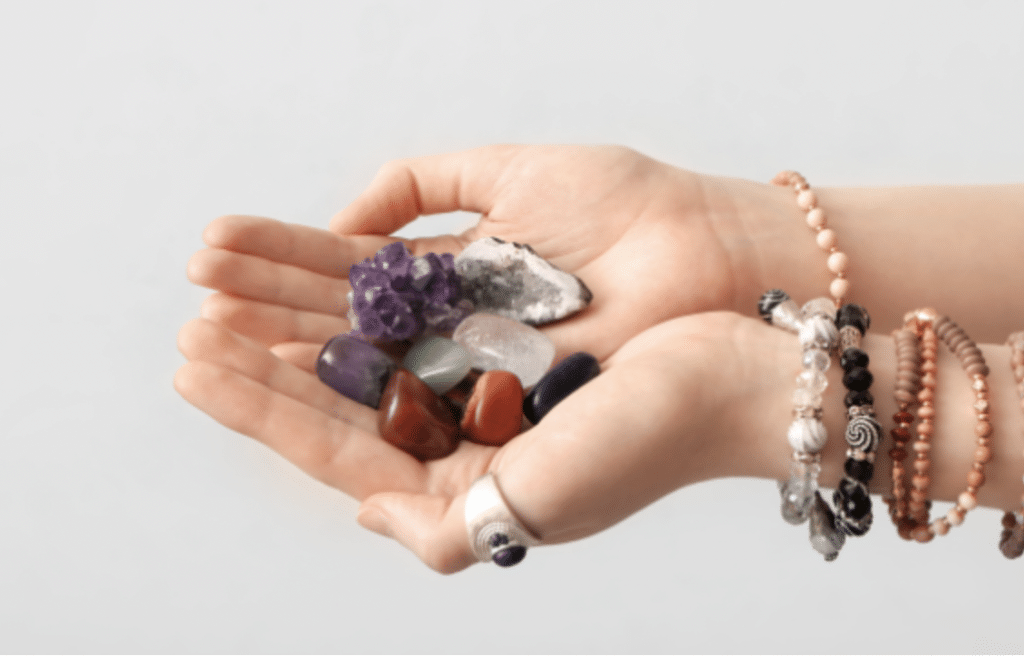 Pierres naturelles pour le sommeil et la sérénité : quartz rose, howlite blanche et œil de tigre
